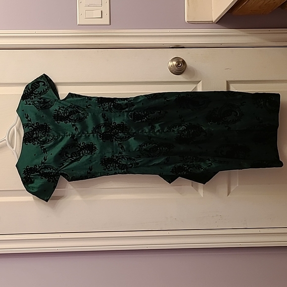 ๐ฆVoodoo Vixen Candy Ann Dress in Emerald Green/Black - Picture 9 of 16